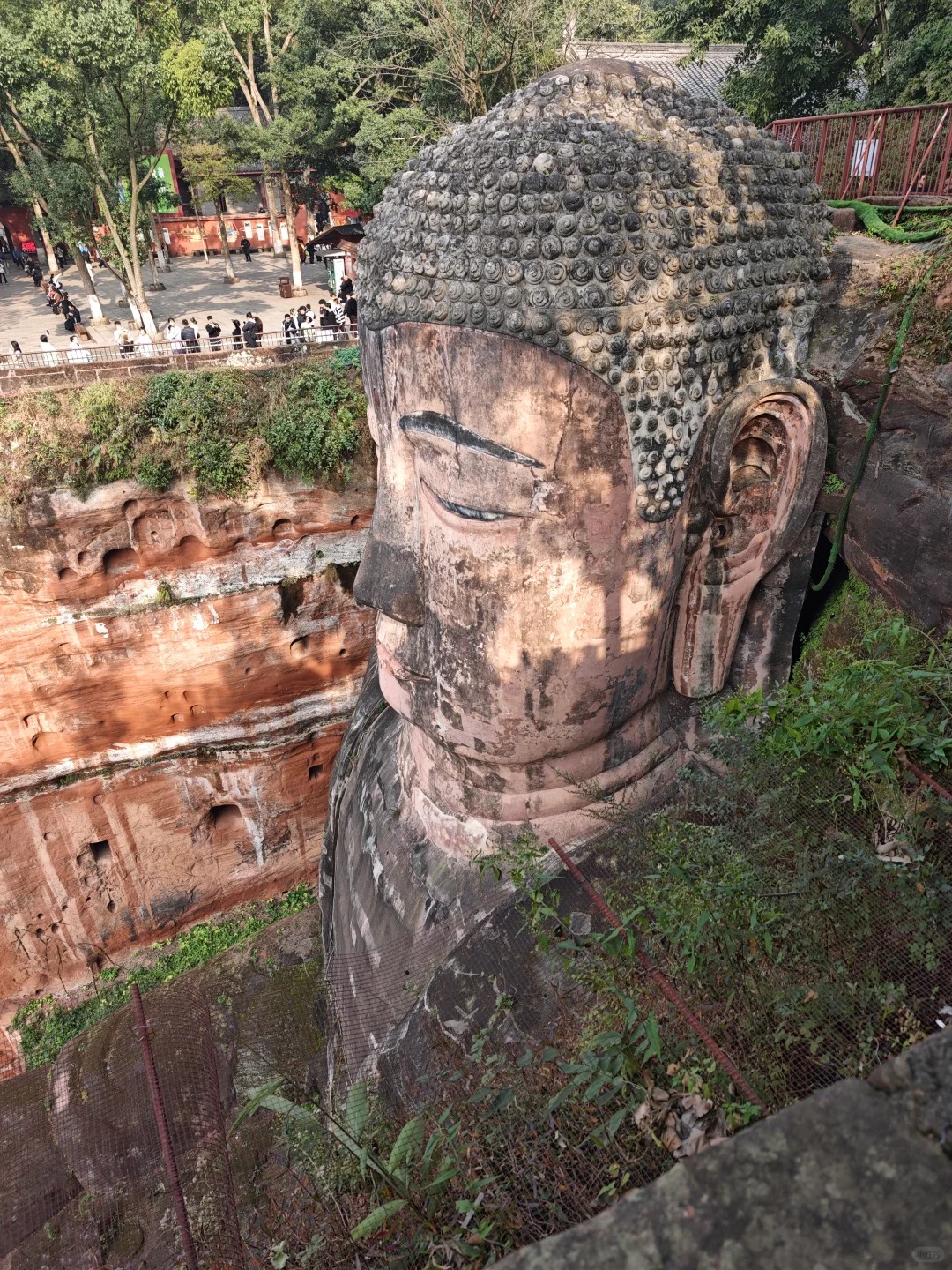 Leshan Giant Buddha photo 3